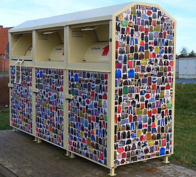 inzameling textiel kleding container